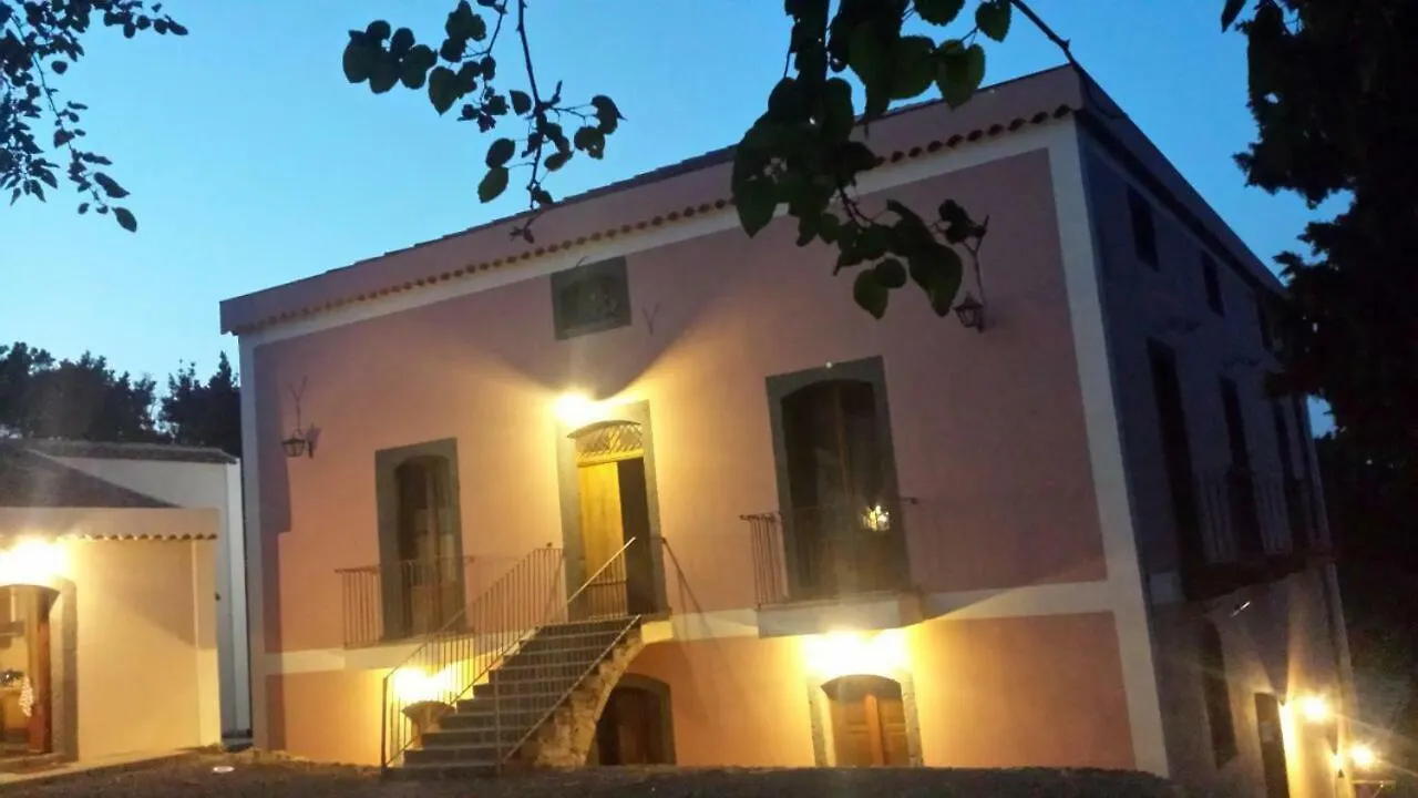 Passopisciaro A Barunissa Country Houseヴィラ
